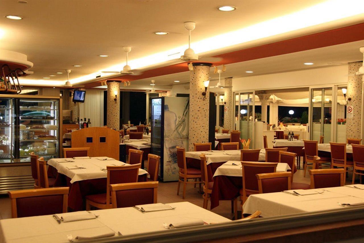 Hotel Regina Lignano Sabbiadoro Exteriör bild