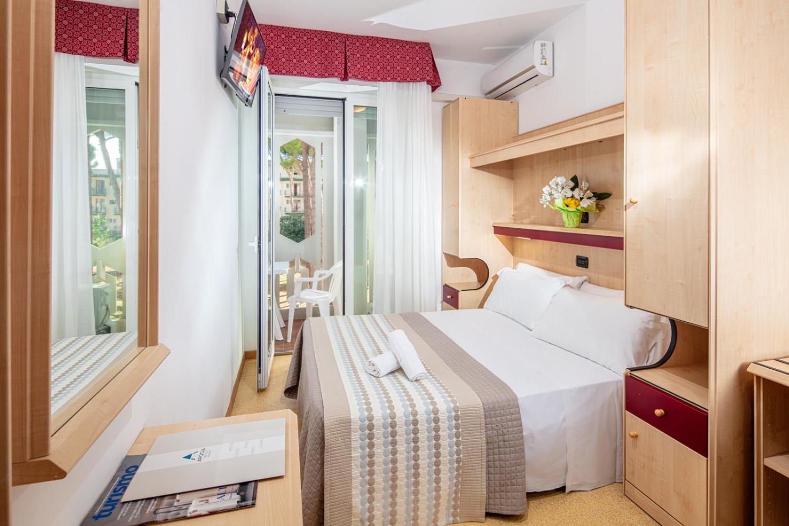Hotel Regina Lignano Sabbiadoro Rum bild