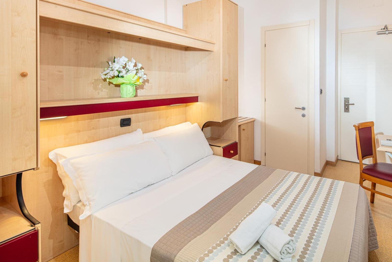 Hotel Regina Lignano Sabbiadoro Rum bild